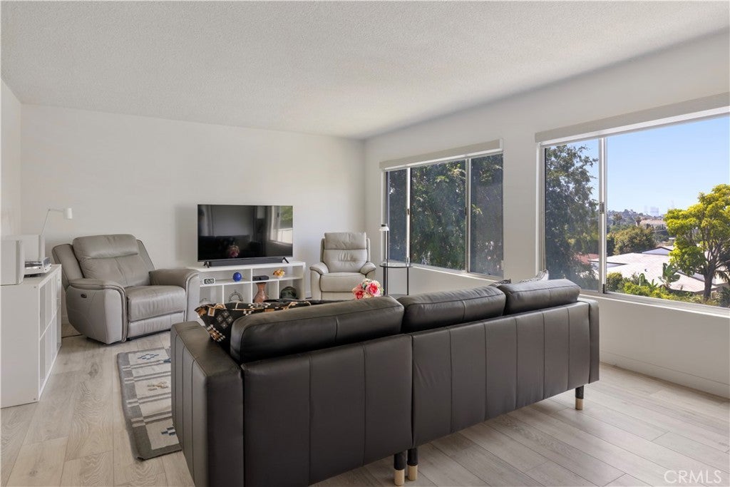 4343 Finley Avenue 27