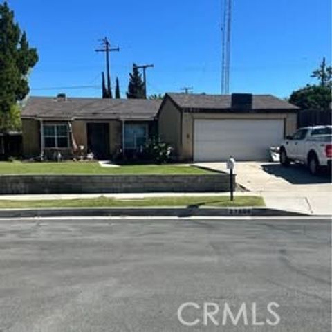 Photo of 27806 Meadowcreek Rd, Canyon Country, CA 91351 (MLS # SR25241417)