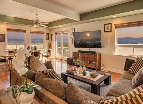 Photo of 1469 Topa View Trl Trl, Newbury Park, CA 91320 (MLS # SR26025398)