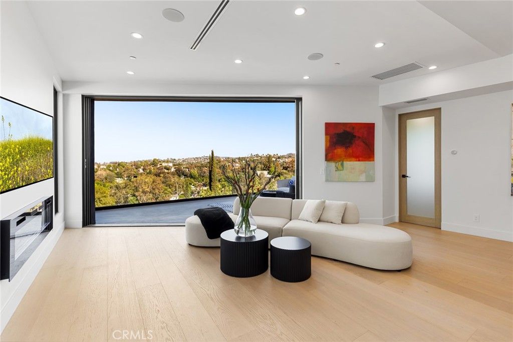 Photo of 5130 Medina Road, Woodland Hills, CA 91364 (MLS # SR25200545)