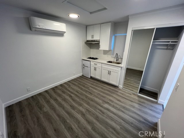 Cozy Studio ADU in Prime Glendale Location
Available now! This charming studio apartment offers comfort and convenience in one of Glendale’s most desirable neighborhoods. Features include a wall unit for cooling, wall furnace for heating, and on-street parking. Please note: no pets and no on-site laundry.
Prime Glendale Location – close to shopping, dining, and major freeways.
Cozy & Private – perfect for anyone seeking a simple, low-maintenance home.
Contact the manager today for more details or to schedule a showing!