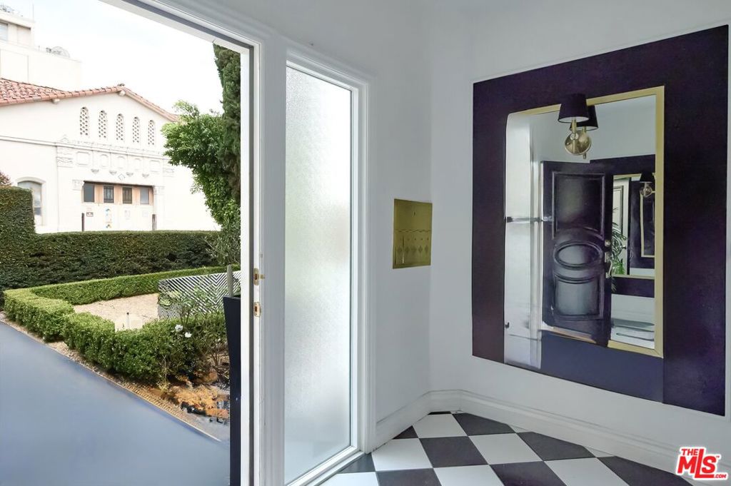 Properties 1 6110 N De Longpre Avenue