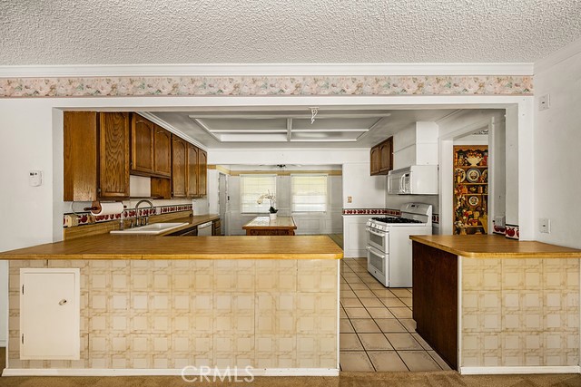 2713 W Huckleberry