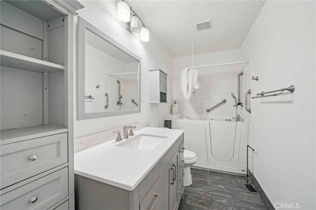 2925 Greenbriar Drive