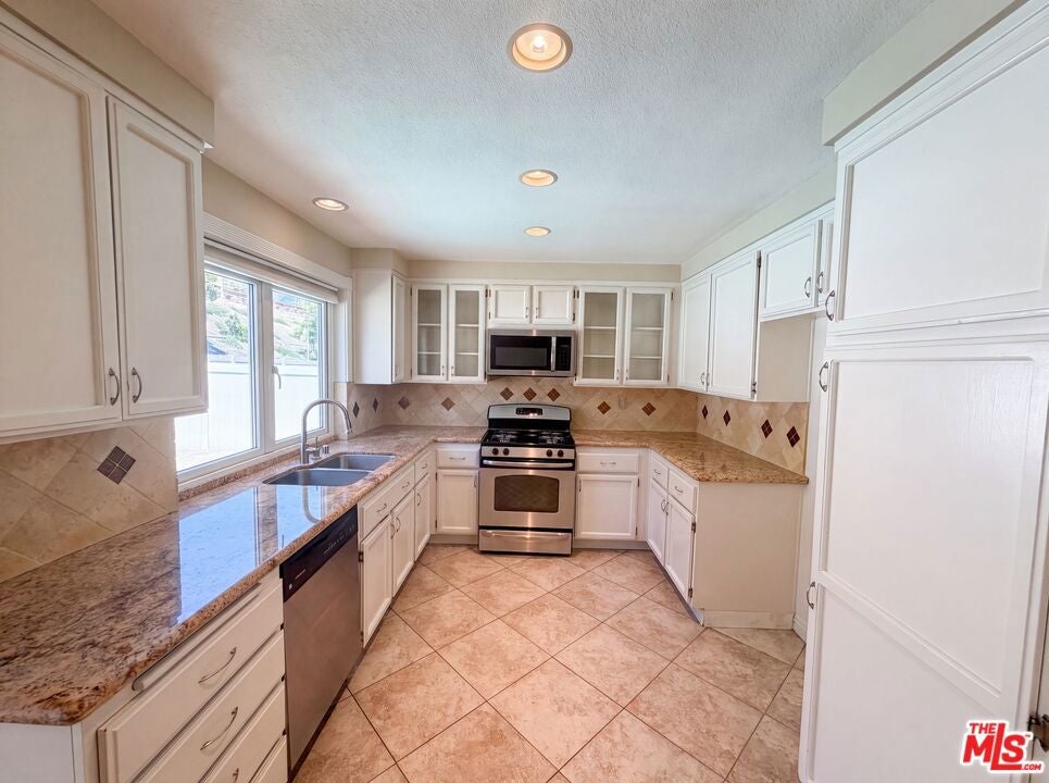 28061 Virginia, Mission Viejo CA 92692