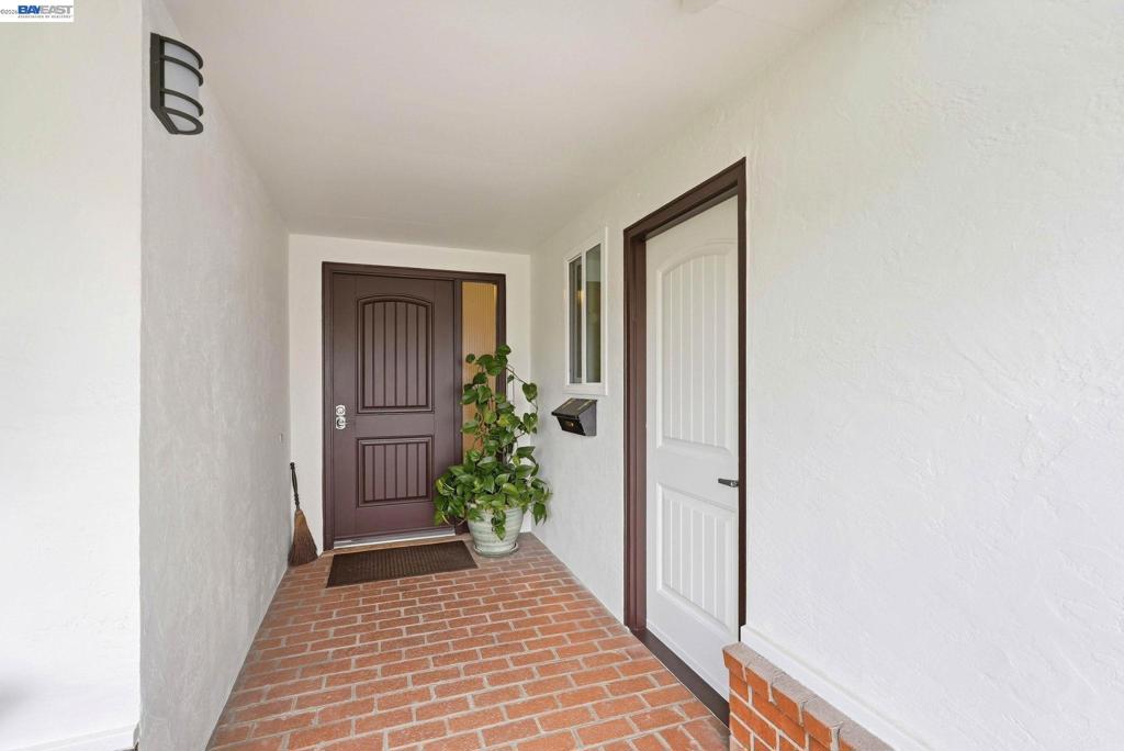 1952 Sandcreek Way