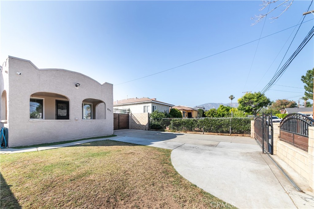 921 N Brand Boulevard