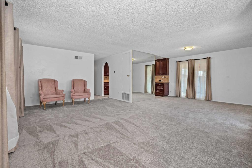 2855 Franklin Ave