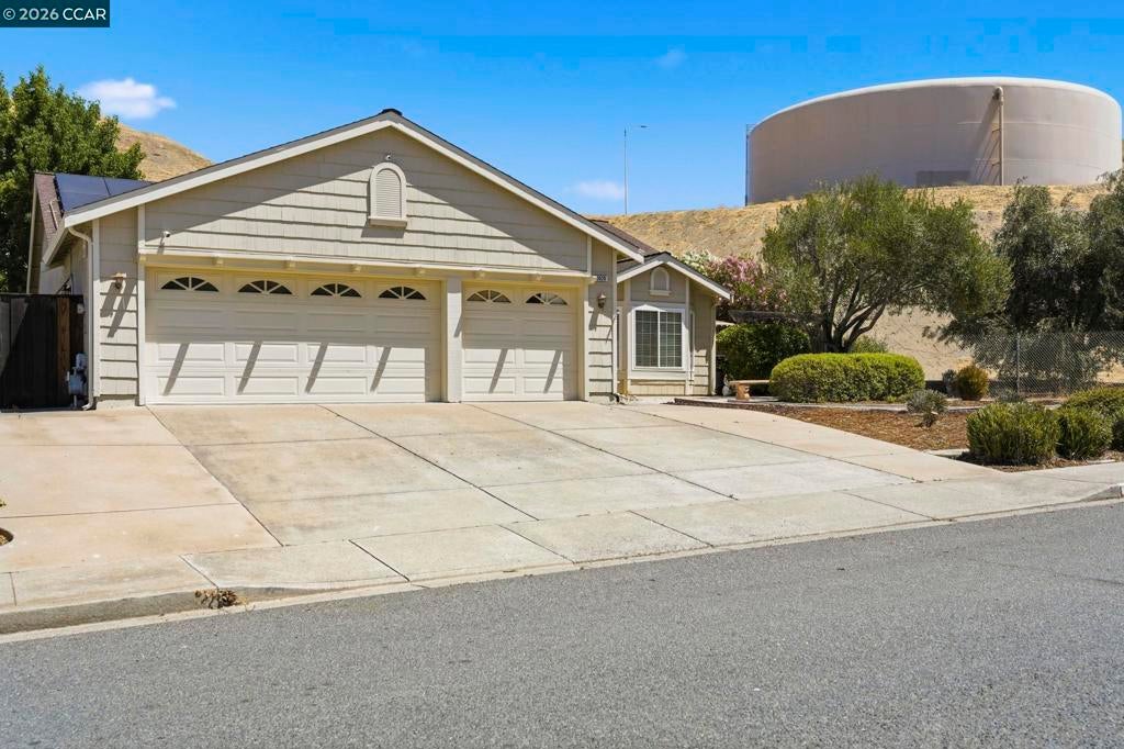 3029 Larkspur Dr