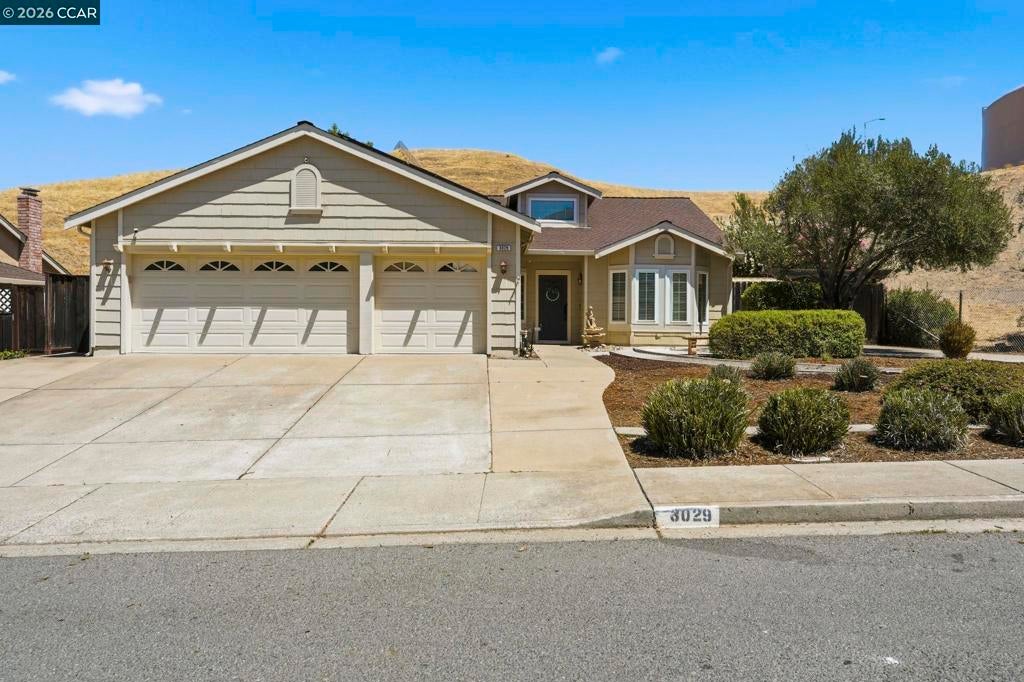 3029 Larkspur Dr