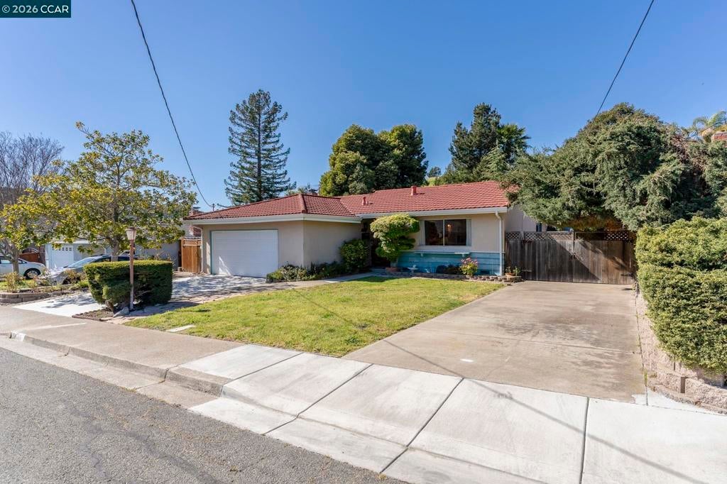 2555 Arroyo Ave