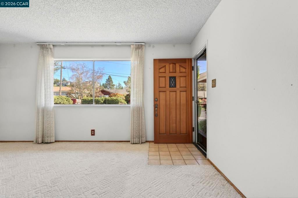 2555 Arroyo Ave