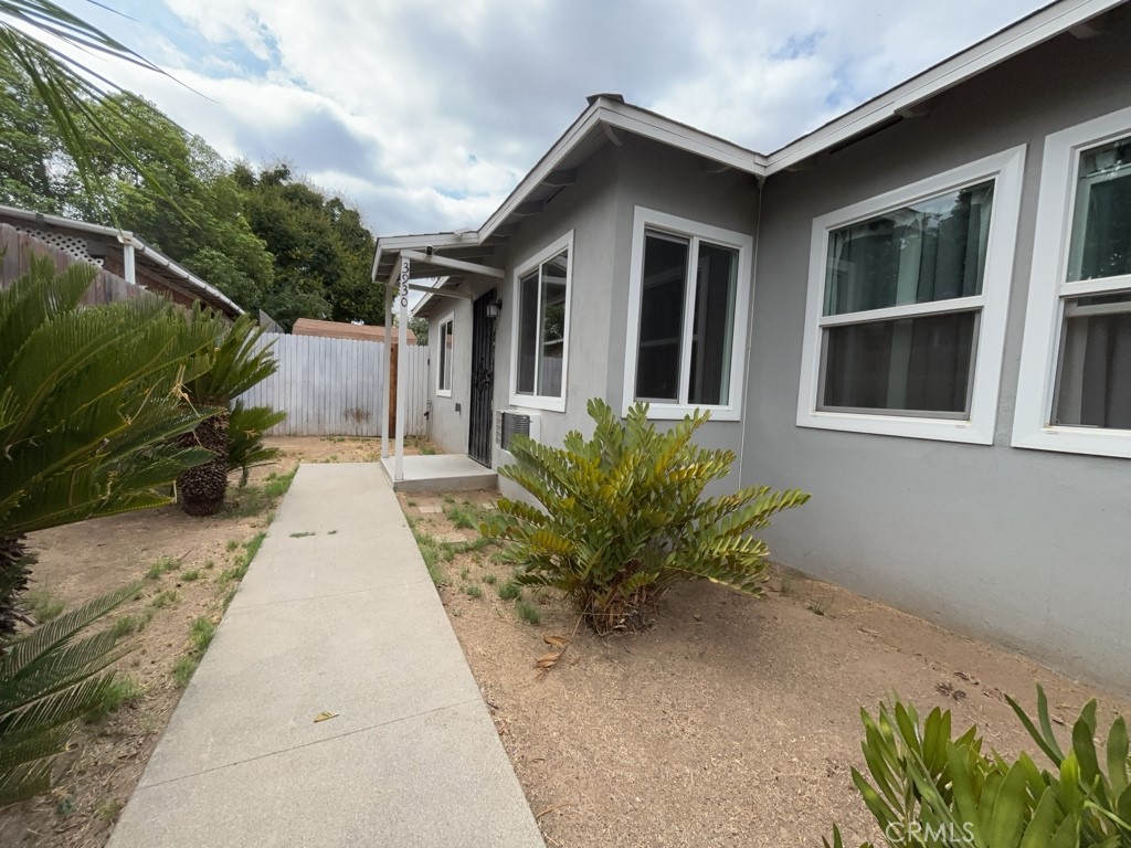 Discover your perfect rental oasis in Riverside! This beautifully renovated duplex offers 800 sq ft of comfortable living space with 2 bright bedrooms and a sleek, modern bath. Step inside to a freshly upgraded interior featuring a new A/C unit in the living room, making every season a breeze. Enjoy a spacious living room ideal for entertaining and relaxing, while the kitchen, complete with a new stove, provides a quaint area for a dinette set to share meals and memories. Step outside onto your private back patio—a great spot for morning coffee or unwinding under the stars. With room for 2 cars in the driveway, parking is a breeze. Located just minutes away from the vibrant Galleria at Tyler and surrounded by a variety of dining and shopping options, convenience is right at your doorstep. Don't miss the chance to call this gem your home—available now. Please note: no pets allowed. Experience Riverside at its best by making this inviting duplex your next home! No pets allowed.
UTILITY FEE $50.00
