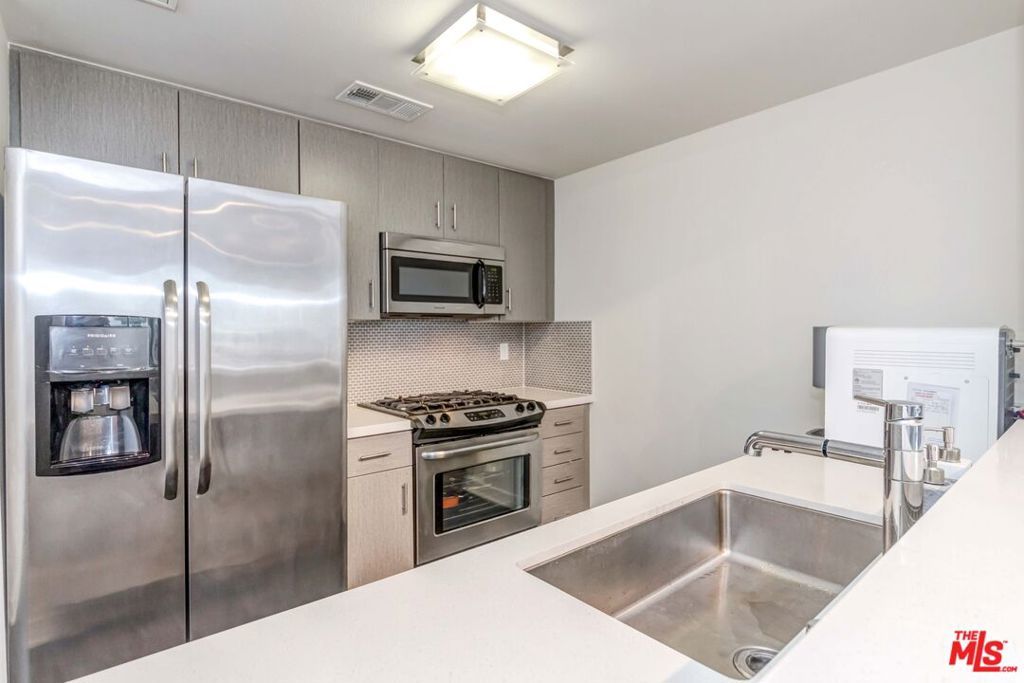 Photo of 436 S Virgil Avenue #PH 1, Los Angeles, CA 90020 (MLS # 26637425)