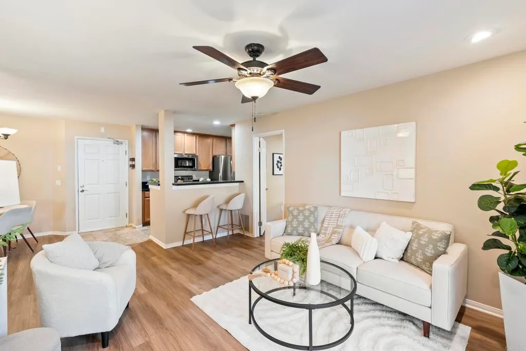 San Diego, California 92122, United States, 2 Bedrooms Bedrooms, ,2 BathroomsBathrooms,Residential,Active,237074