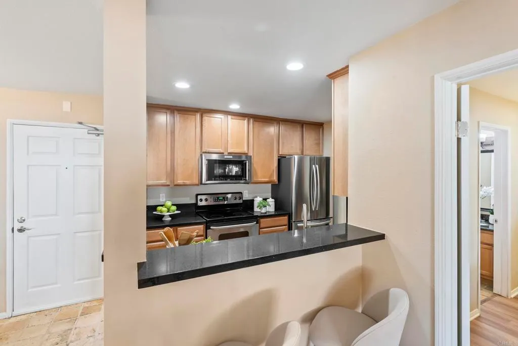 San Diego, California 92122, United States, 2 Bedrooms Bedrooms, ,2 BathroomsBathrooms,Residential,Active,237074