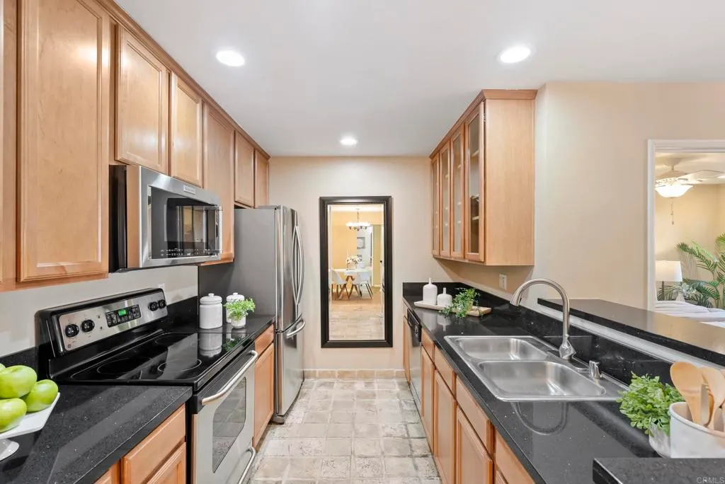 San Diego, California 92122, United States, 2 Bedrooms Bedrooms, ,2 BathroomsBathrooms,Residential,Active,237074