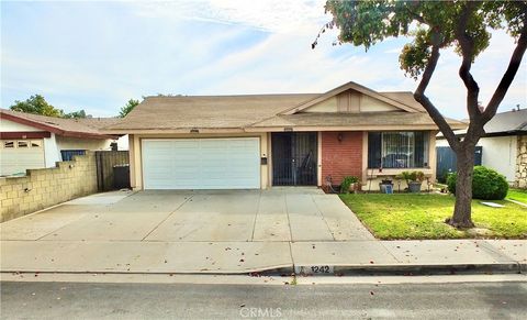 1242 Sultan Carson CA 90746
