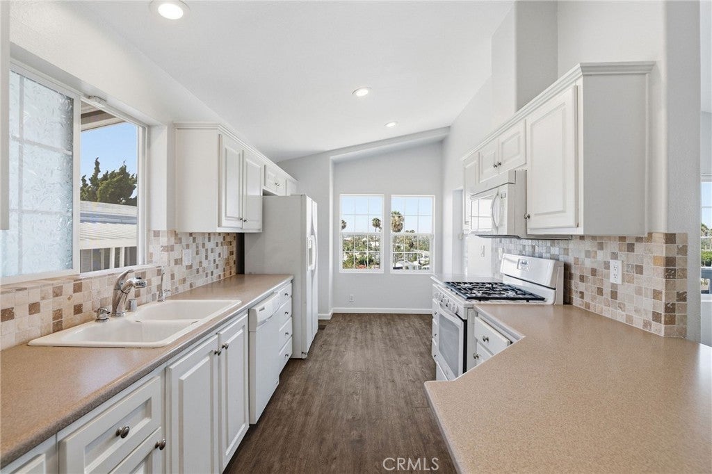 2550 Pacific Coast Highway 152