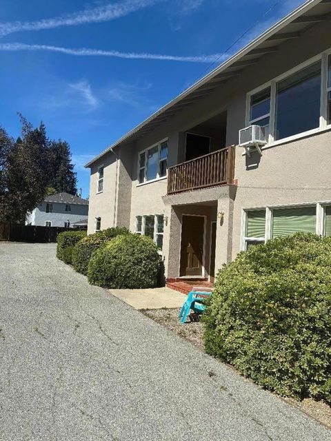 Photo of 922 Oak Lane #2, Menlo Park, CA 94025 (MLS # ML82040249)