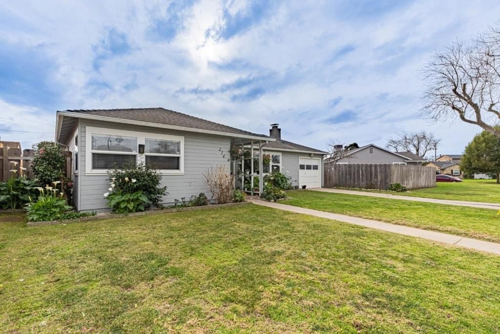 Photo of Salinas, CA 93906 (MLS # ML82041597)