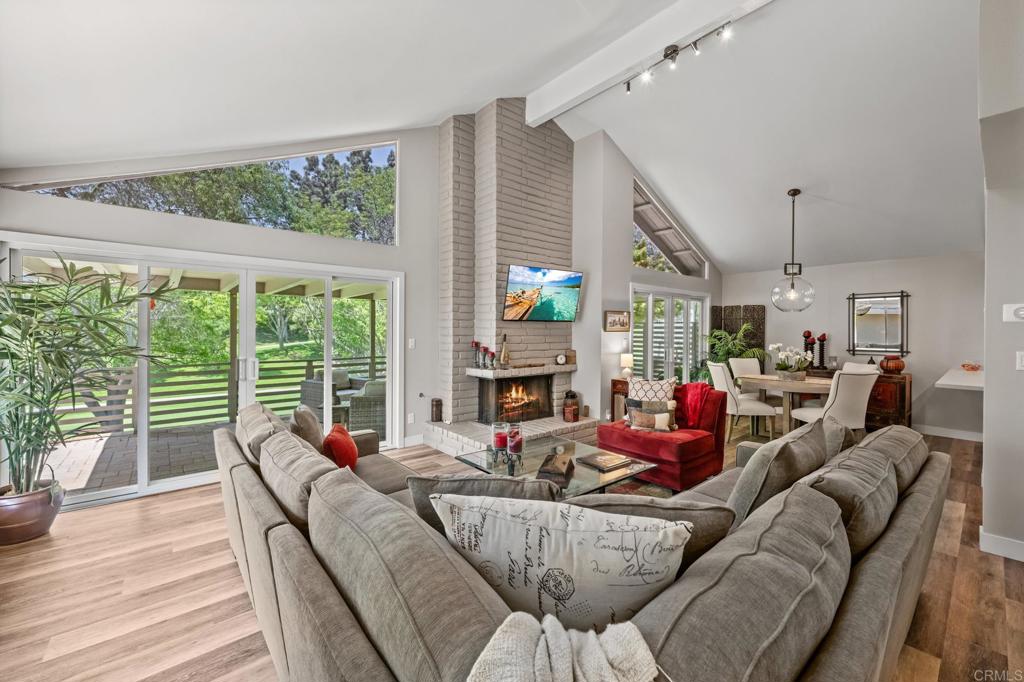 1149 La Casa Drive