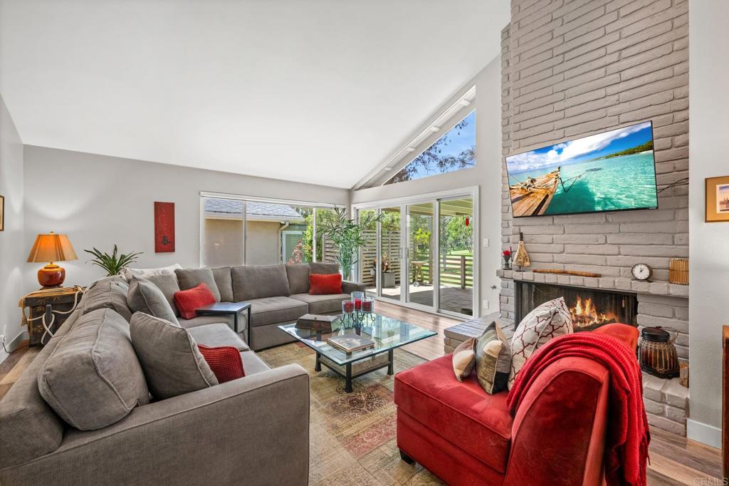 1149 La Casa Drive