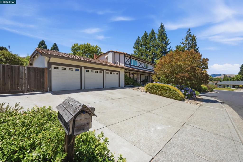 204 Lasso Cir