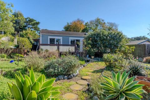 Photo of 1448 Sunshine Valley Rd, Montara, CA 94037 (MLS # ML82028294)