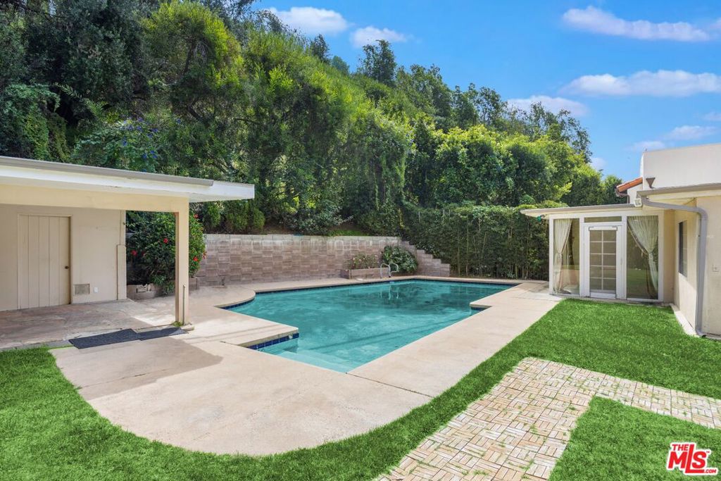 1546 San Ysidro Drive