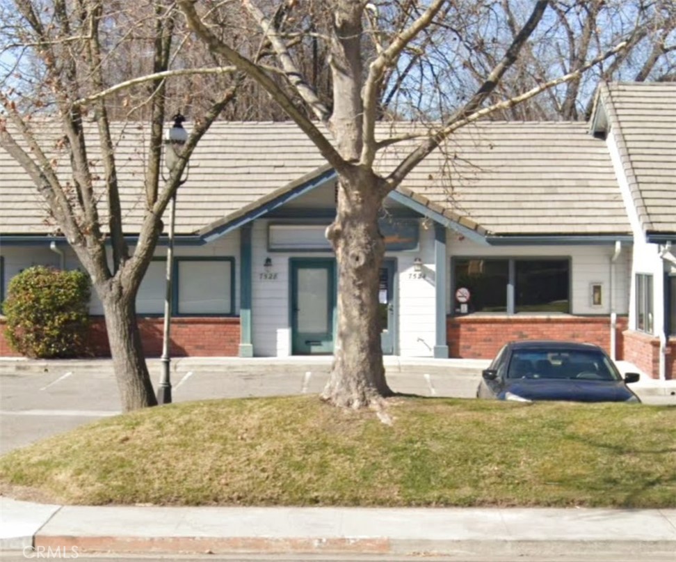 +/- 571 sf office located in the Golden West Professional Center on Morro Road. Aking $1,000 per month gross.