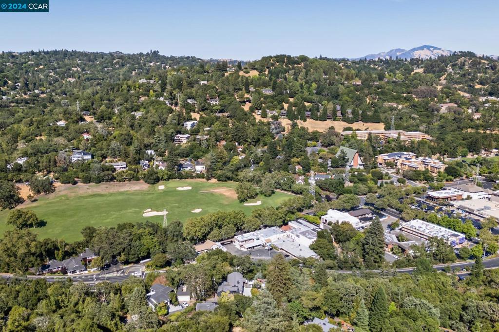 EL TOYONAL - Residential