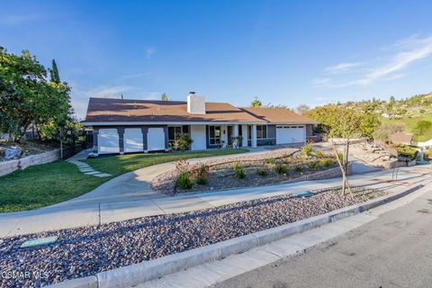 Photo of 2085 Rayshire Street, Thousand Oaks, CA 91362 (MLS # 226002403)
