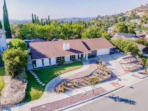 Photo of 2085 Rayshire Street, Thousand Oaks, CA 91362 (MLS # 226002403)