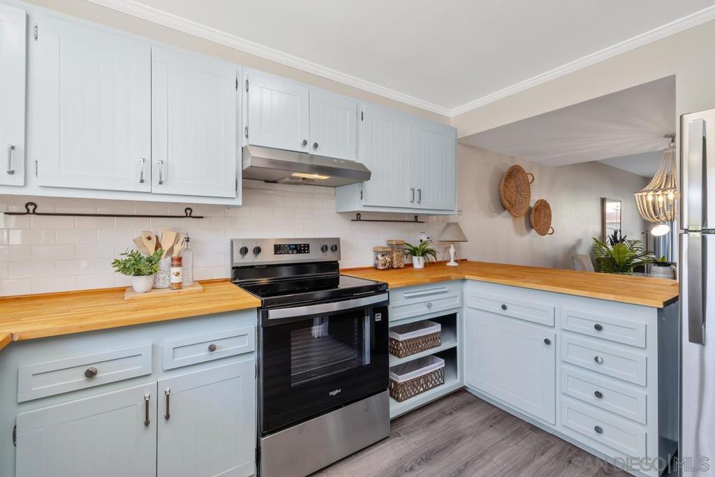 4264 Loma Riviera Lane