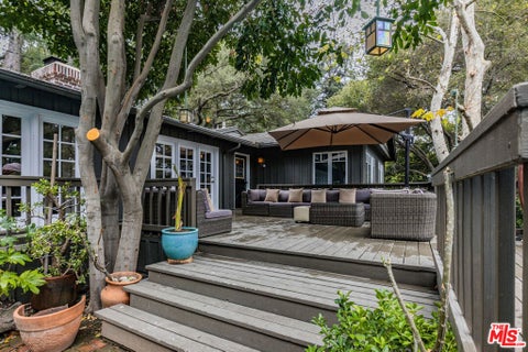 Photo of 5228 Palm Drive, La Canada Flintridge, CA 91011 (MLS # 26103172)