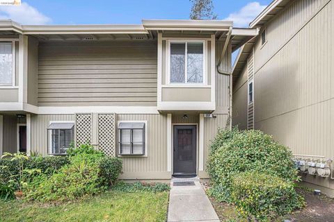 Photo of 358 Eastgate Ln Ln, Martinez, CA 94553 (MLS # 41134269)