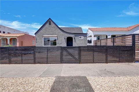 Photo of 3515 S Norton Avenue, Los Angeles, CA 90018 (MLS # CV25273386)