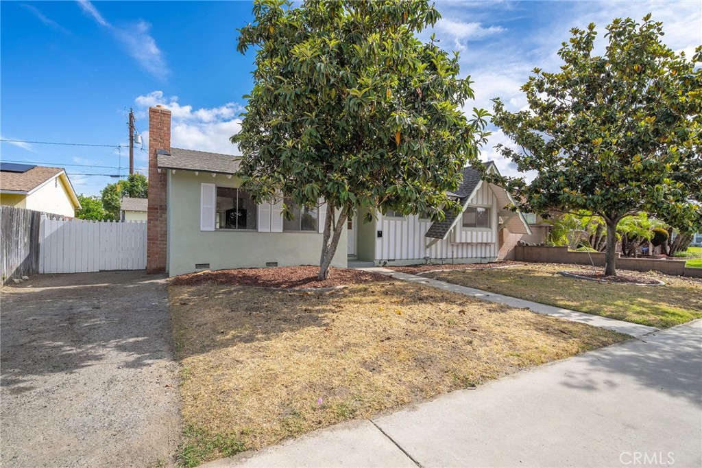 1331 E Banyan