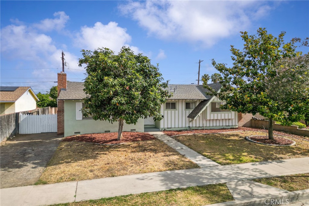 1331 E Banyan