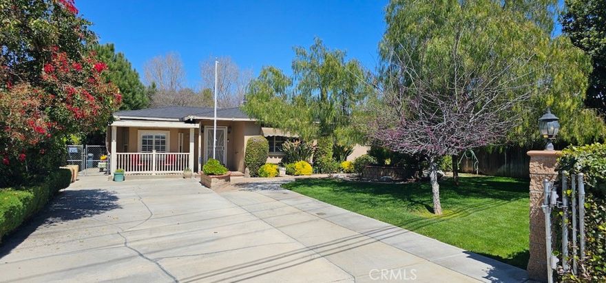 ADU for lease. Ready September 2025  This studio is separate of main house and very private.  Your own small yard space and a small storage unit. Utilities included



The Front house is no longer for lease, which showed at the higher rental amount.