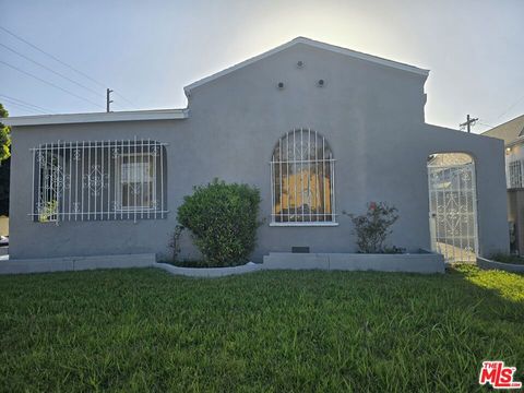 Photo of 5959 Arlington Avenue, Los Angeles, CA 90043 (MLS # 26806037)