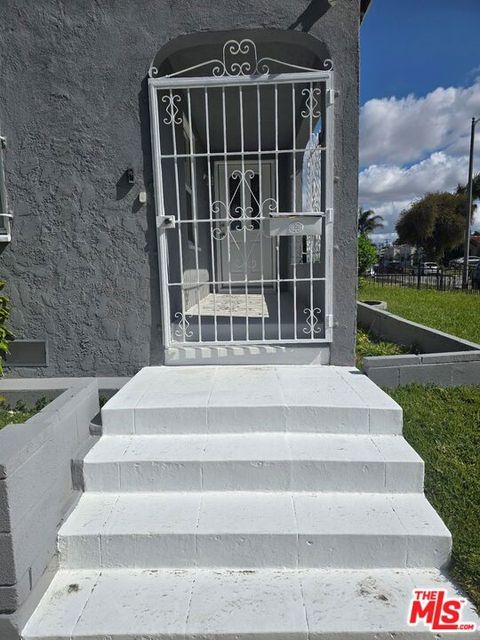 Photo of 5959 Arlington Avenue, Los Angeles, CA 90043 (MLS # 26806037)