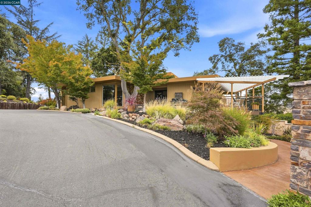 3252 Alta Ln