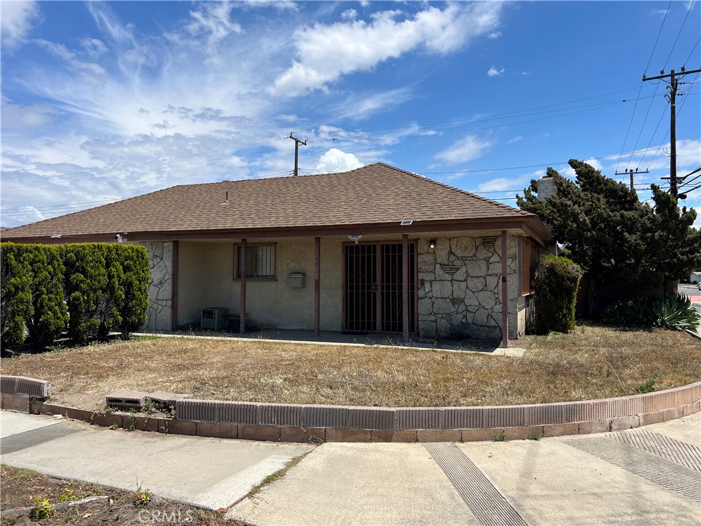 901 N Mountain View