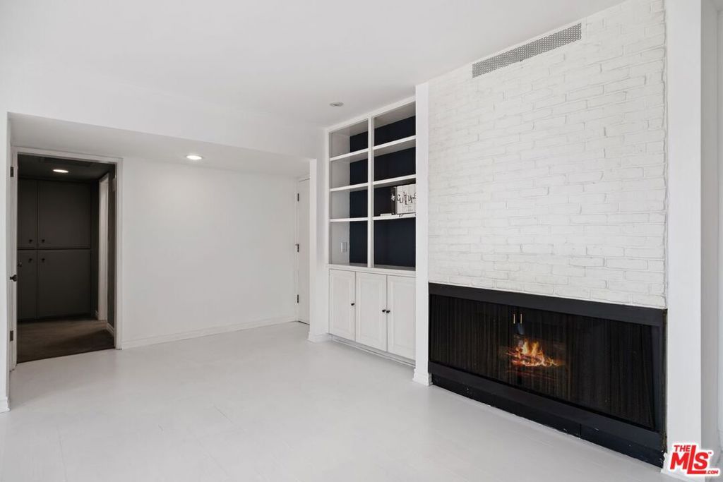 Photo of 949 N Kings Road #309, West Hollywood, CA 90069 (MLS # 25623611)