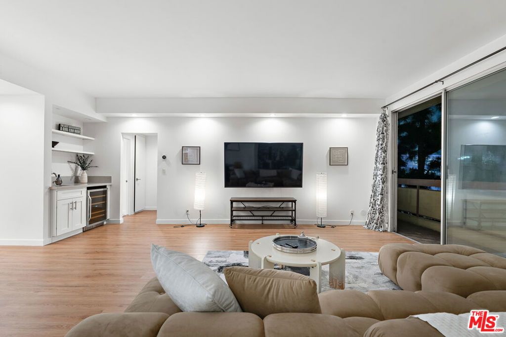 Photo of 321 S San Vicente Boulevard #507, Los Angeles, CA 90048 (MLS # 25621957)