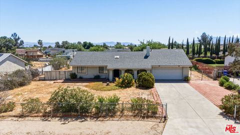 Photo of 12557 Amethyst Road, Victorville, CA 92392 (MLS # 26831323)