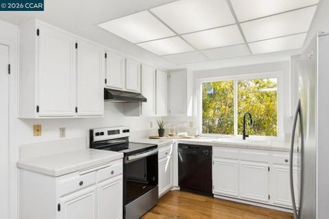 Tiny photo for 28 Shepardson Ln Ln, Alameda, CA 94502 (MLS # 41151619)