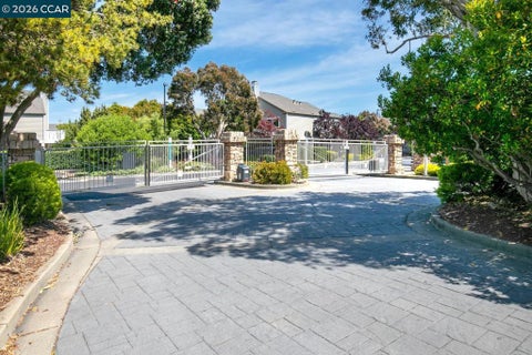 Tiny photo for 28 Shepardson Ln Ln, Alameda, CA 94502 (MLS # 41151619)